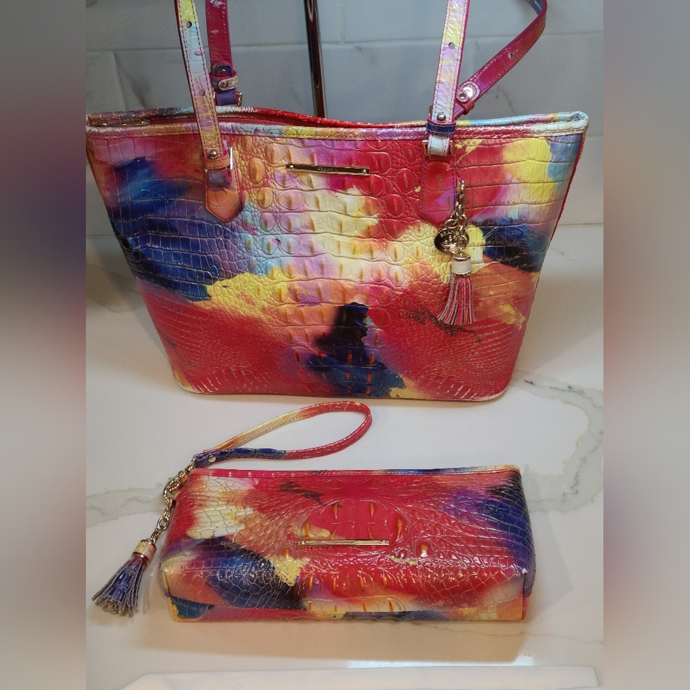 Brahmin Medium Asher Tote Dandy with matching Kayla Wristlet EUC ART - Picture 5 of 9